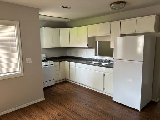 Rental unit photo: 1806 S Moffet Ave – 3 Bedroom Home - 1806 S Moffet Ave, Joplin MO 64804